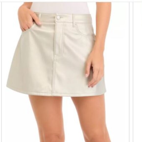 Vanilla Star NWT Pleather Mini Sz 12 - Picture 1 of 6